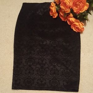 [ RUE21 ]Black goth midi skirt w/ velvet details!